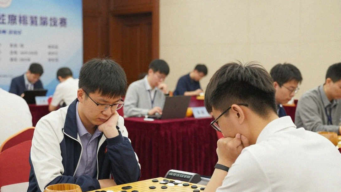 Rosenstein và lá phiếu FIDE ngày 26 tháng 9 tại Samarkand: Lời hứa Carlsen vượt ngoài tay một chủ tịch