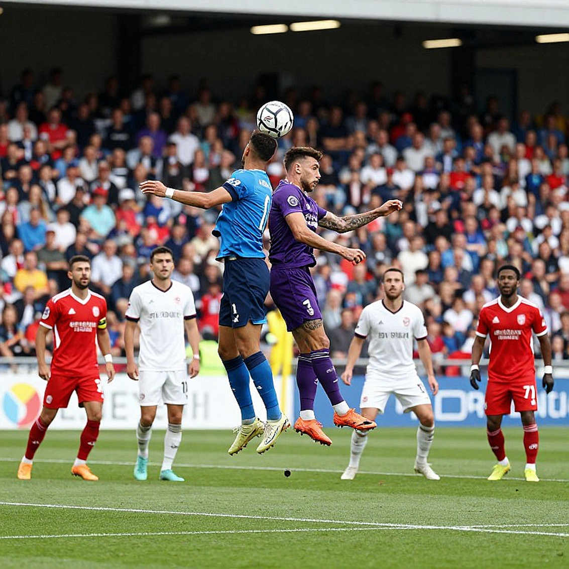 Báo cáo chín phần và cái rỗng bên trong: kỳ chuyển nhượng đang dạy chúng ta điều gì về dữ liệu bóng đá