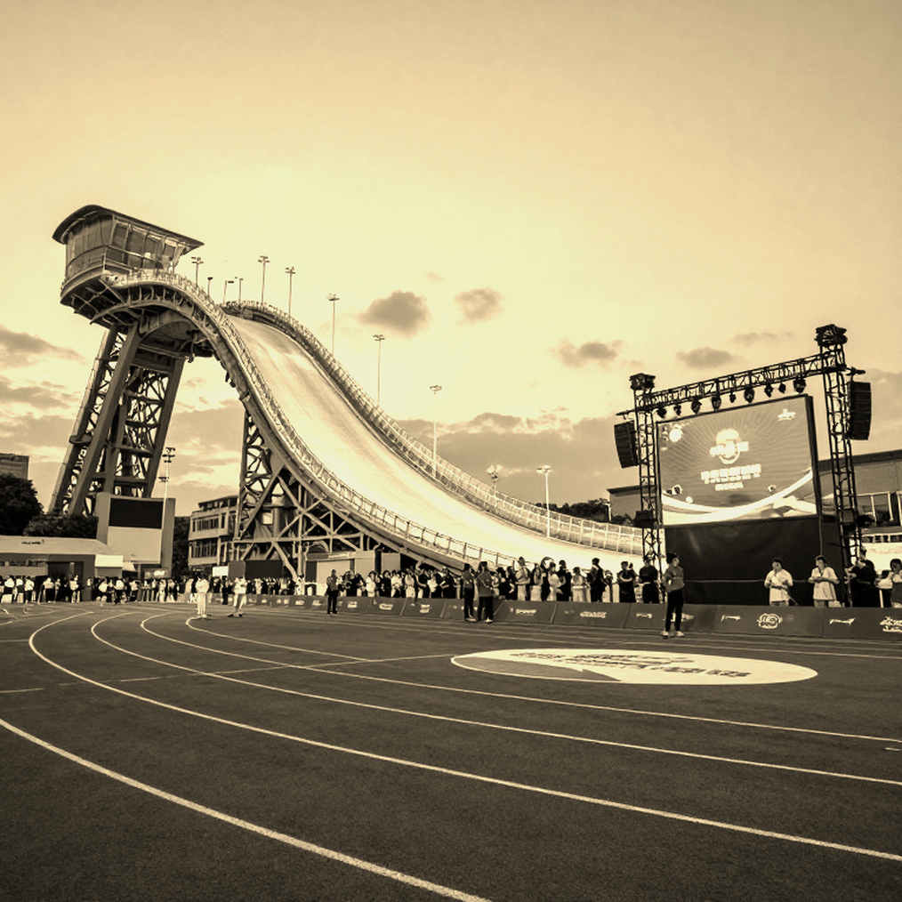 Amy Hunt hoàn thành 200m Diamond League với 22.16 giây, xếp thứ ba