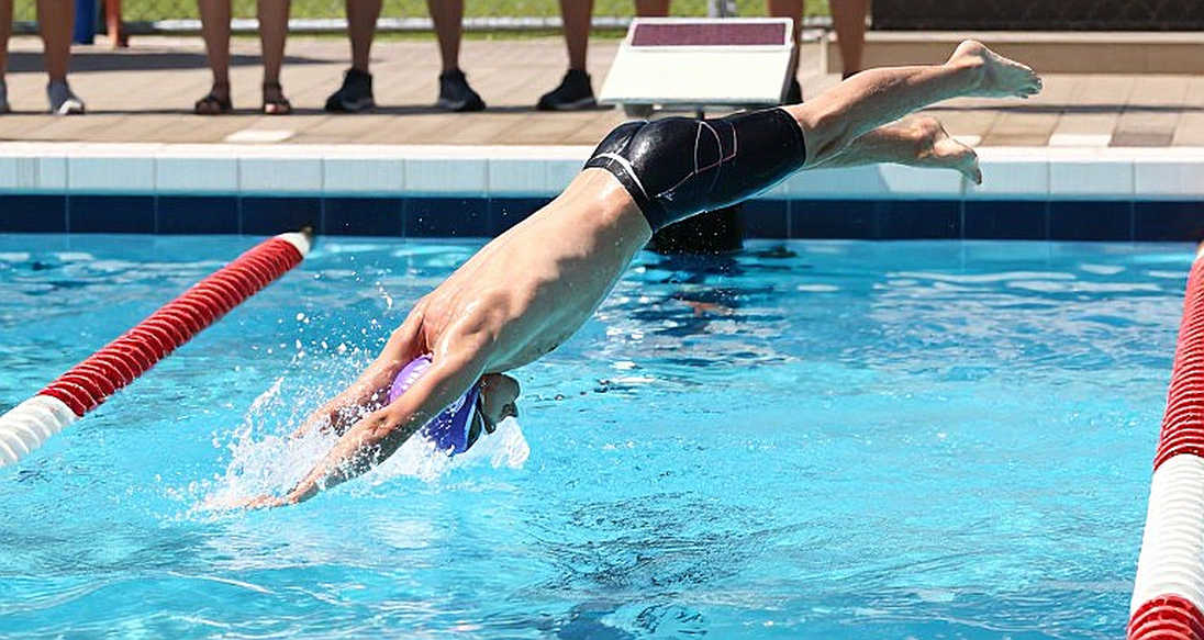 Swimming Data Analysis in Vietnam: Lessons from Deep Professional Analysis on Insufficient Information