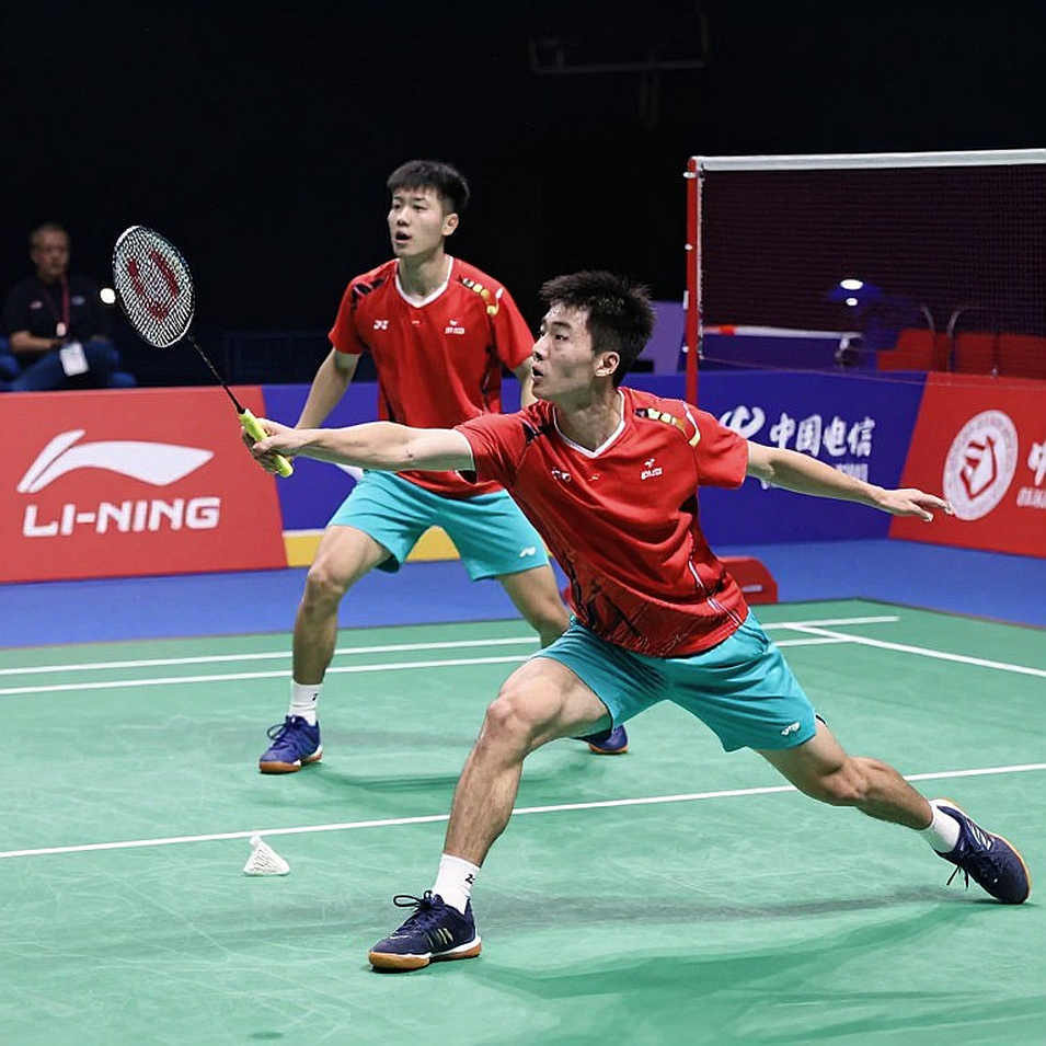 Alwi Farhan tập cùng Kento Momota trước Asian Games 2026: khoảng trắng dữ liệu và bài toán kỳ vọng