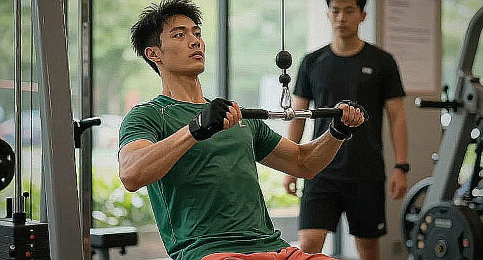 Nửa Sân Cỏ: Cầu Lông Nữ Việt Nam Và Ánh Đèn Không Bao Giờ Tắt